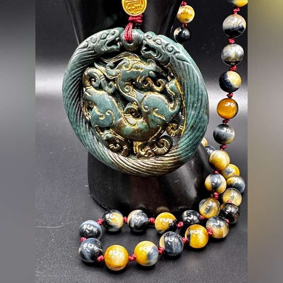 ANTIQUE JADE BAI HU (白虎) + GREY TIGER NATURAL STONE NECKLACE one size - Picture 2 of 13